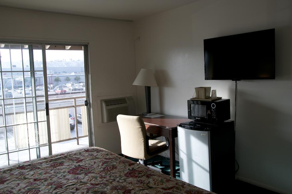 Lax Suites El Segundo Room photo